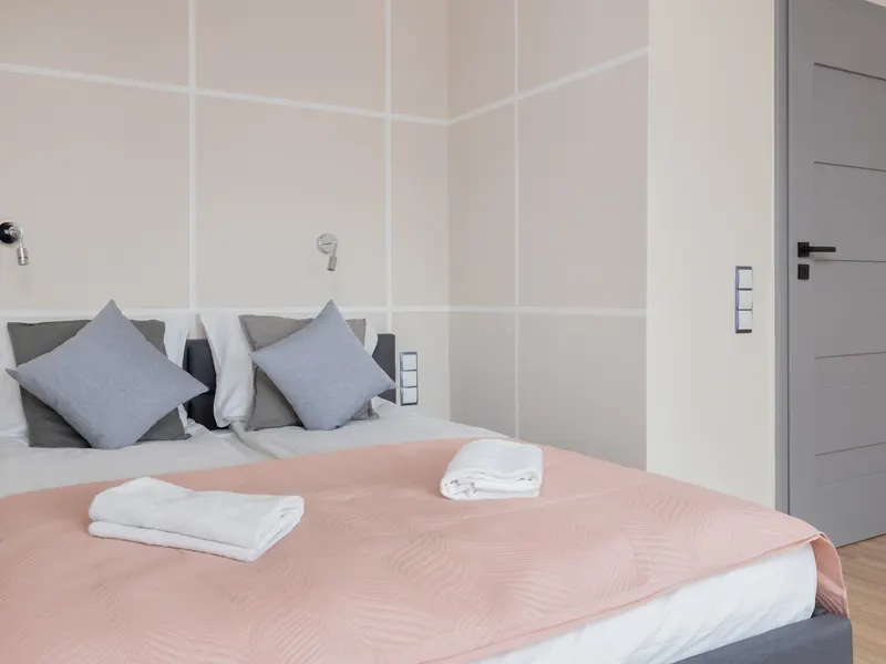 Jasny Apartament z Balkonem | 5 minut do Plaży – zdjęcie 3