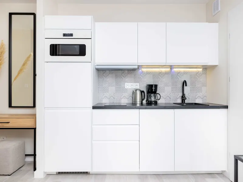Stylowy Apartament | 200 m do Plaży, Balkon i Klimatyzacja – zdjęcie 4