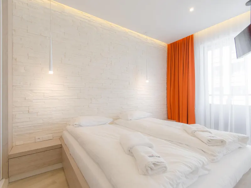 Stilvolle Wohnung im Zentrum | Pool, Sauna & Fitness – Foto 2
