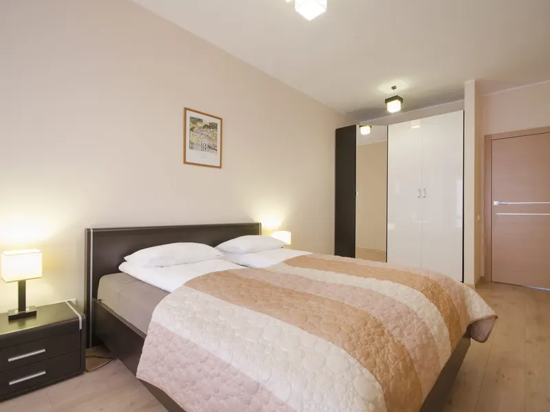 Modernes Appartement im Zentrum | Parkplatz und SPA Zugang – Foto 3