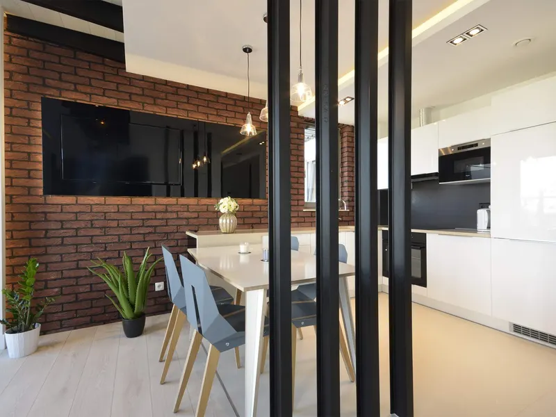 Dwupoziomowy Apartament z Balkonem | Blisko Starego Miasta | Dostęp do SPA – zdjęcie 5