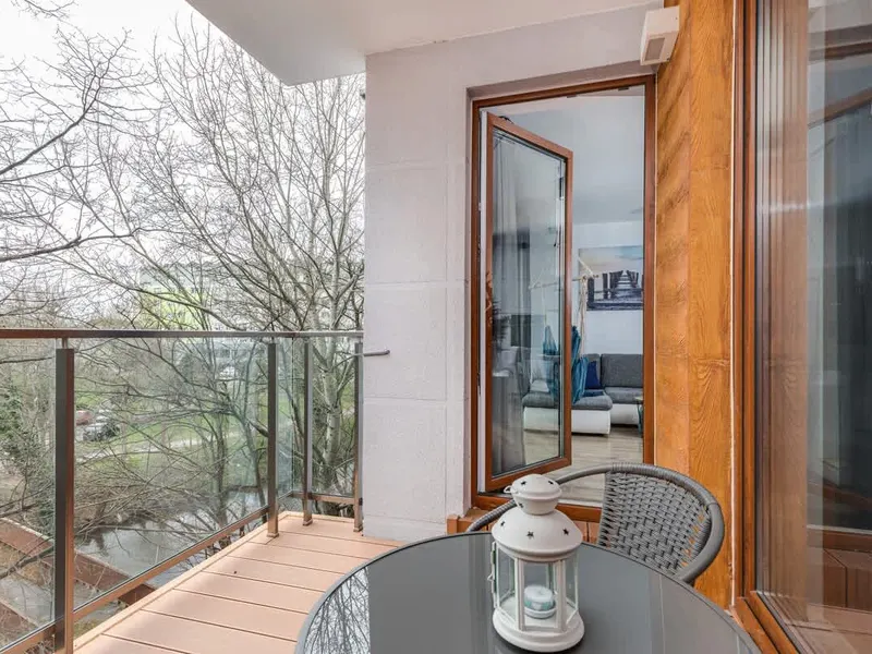 Helles Appartement mit Balkon | Parkplatz | Nähe zum Fluss – Foto 3