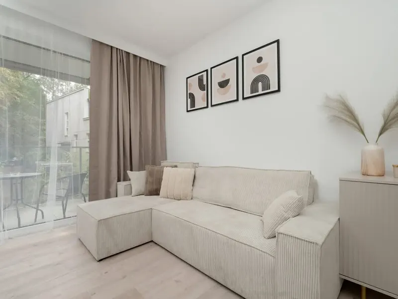 Geräumige Wohnung | 2 Schlafzimmer, Parkplatz – Foto 2