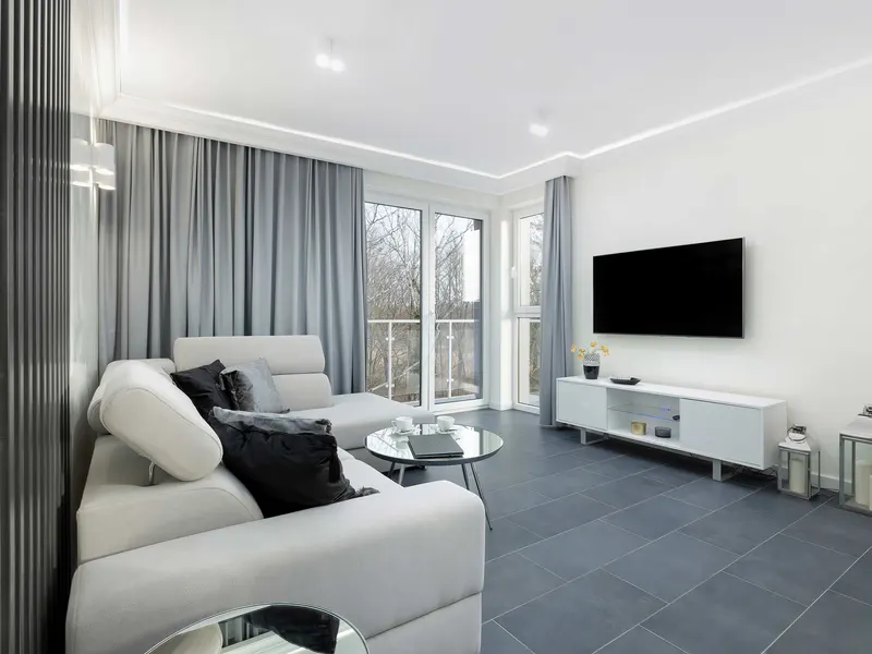 Modernes Apartment | 2 Schlafzimmer, Parkplatz, Nähe zum Strand – Foto 1