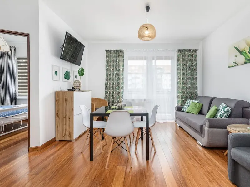 Stylowy Apartament z Balkonem | 900 m od Plaży i Parking – zdjęcie 1