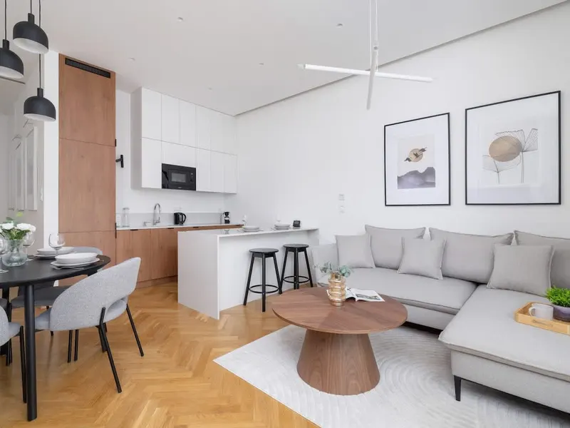 Geräumiges Apartment | Balkon und Arbeitsbereich – Foto 1