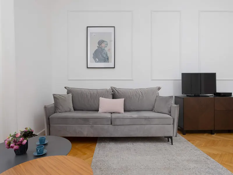 Stylowe Studio w Sercu Warszawy | Kuchnia i Smart TV – zdjęcie 1