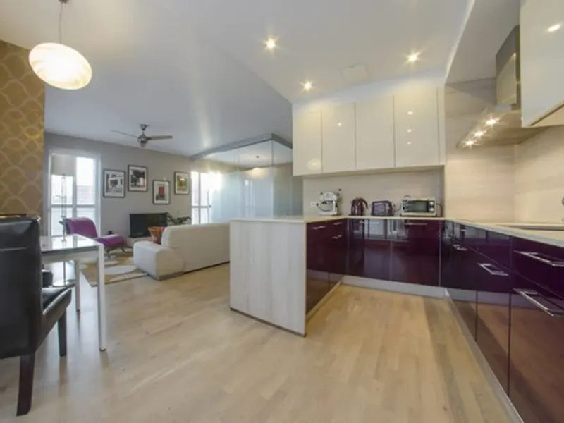 Stylish Apartment with Balcony | City and Downtown View – photo 5