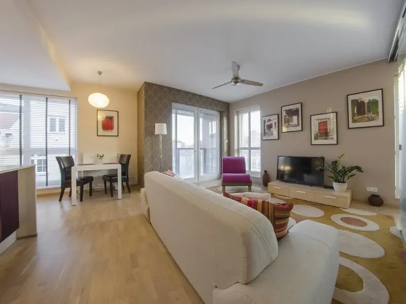 Stylish Apartment with Balcony | City and Downtown View – photo 4