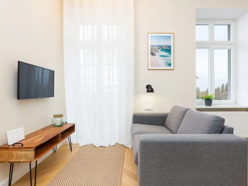 Modern Apartment with Balcony | Close to Metro and Stadium – photo 1