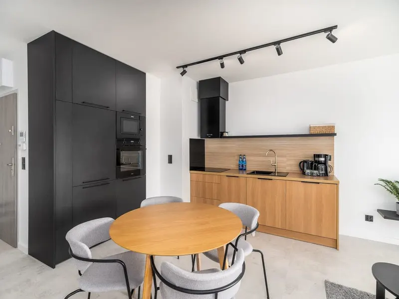 Stylowy Apartament z Balkonem | 250 m do Plaży – zdjęcie 3