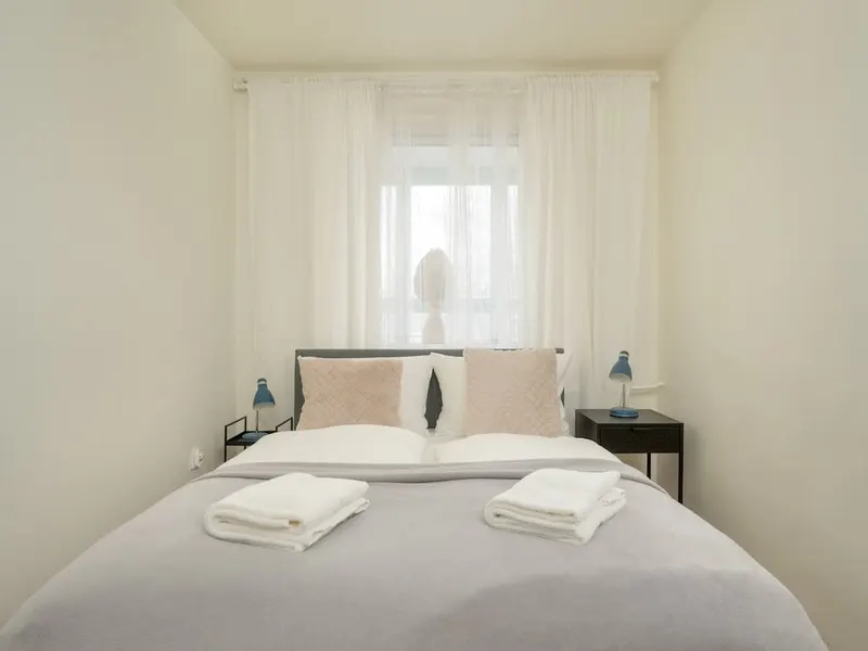 Stylowy Apartament z Balkonem | 2 km do Rynku Wrocławskiego – zdjęcie 2