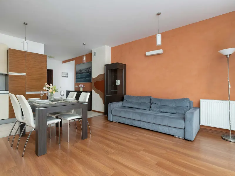 Geräumige Wohnung | Terrasse und Tiefgarage – Foto 1
