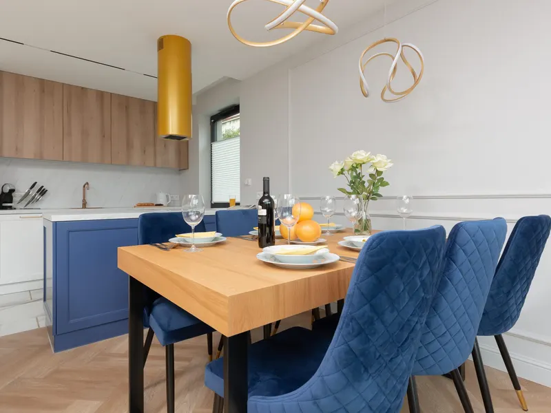 Geräumige Wohnung | Stadtzentrum | 2 Schlafzimmer | Balkon | Parkplatz – Foto 3