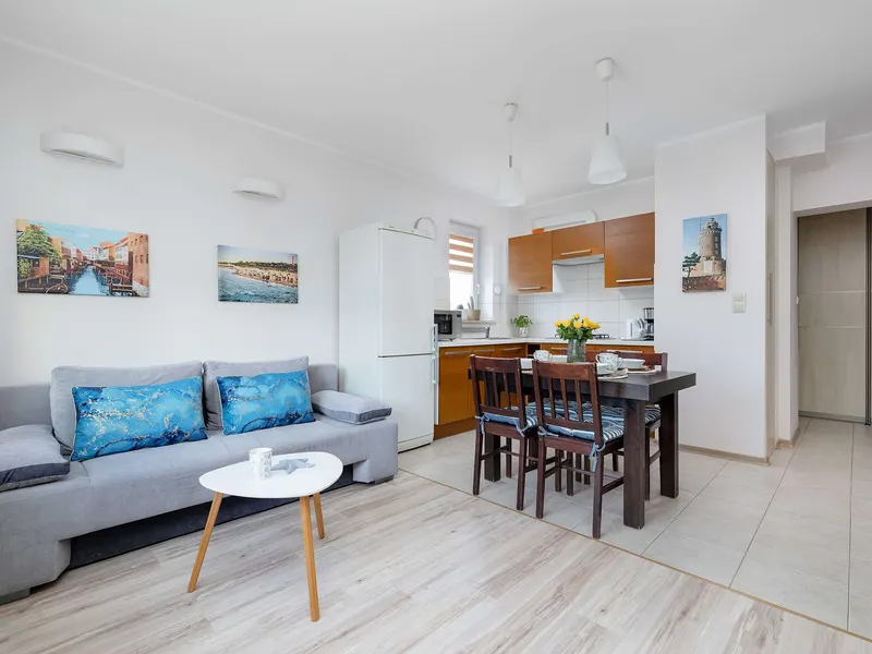 Apartament w Centrum Kołobrzegu | Balkon i Miejsce do Pracy – zdjęcie 1
