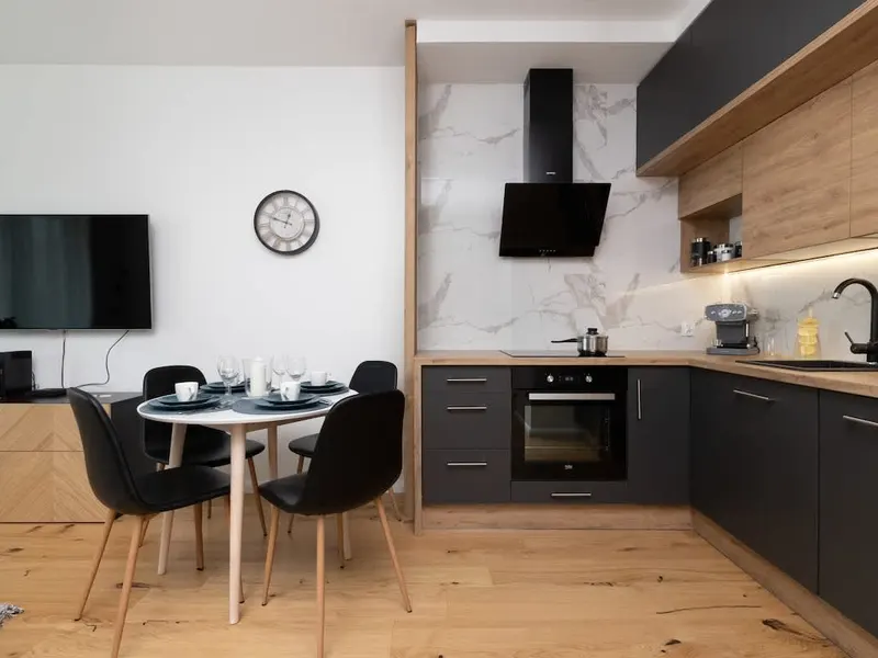 Elegancki Apartament w Centrum | Balkon i Parking – zdjęcie 2