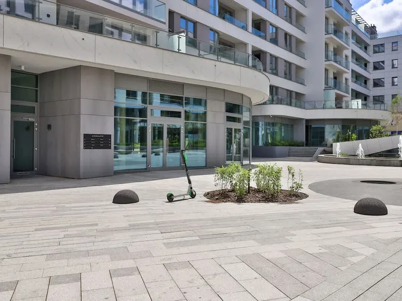 Elegancki Apartament w Centrum | Balkon i Parking – zdjęcie 4