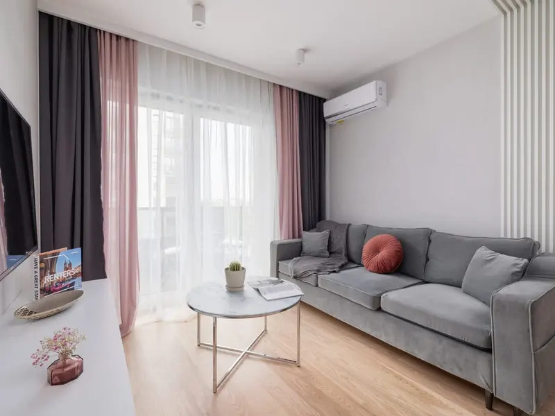 Przestronny Apartament | 2 Sypialnie, Parking, Miejsce do Pracy – zdjęcie 1
