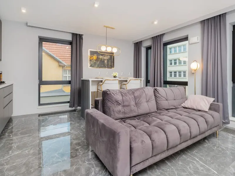 Elegancki Apartament w Centrum Gdyni | Parking | 2 Sypialnie – zdjęcie 1