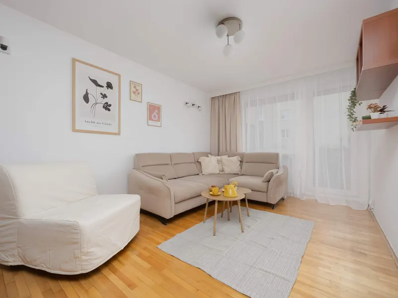 Spacious Apartment | Air Conditioning, Balcony, close to the Stadium – photo 1