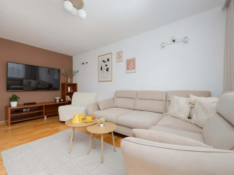 Spacious Apartment | Air Conditioning, Balcony, close to the Stadium – photo 5