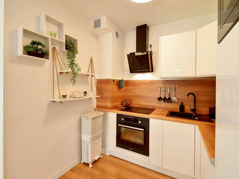 Ruhiges Apartment | Balkon mit Aussicht und Parkplatz – Foto 4