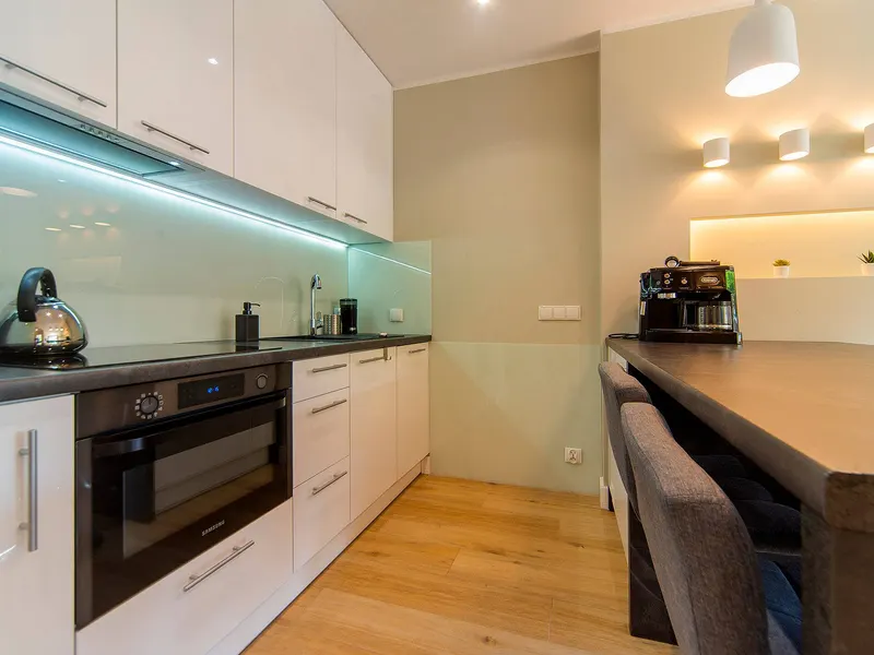Stylish Apartment with a View | Parking, Balcony, Air Conditioning – photo 3