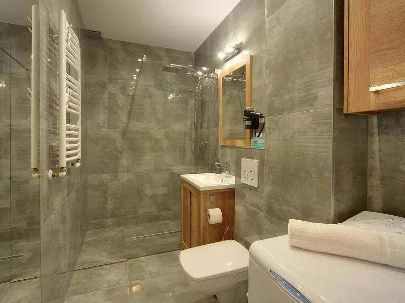 Familiensuite | Bergblick, Balkon, Parkplatz – Foto 5