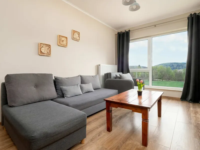Modernes Apartment | Bergblick, Balkon und Parkplatz – Foto 1