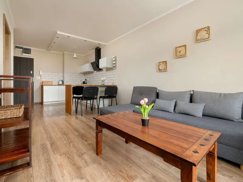 Modernes Apartment | Bergblick, Balkon und Parkplatz – Foto 4