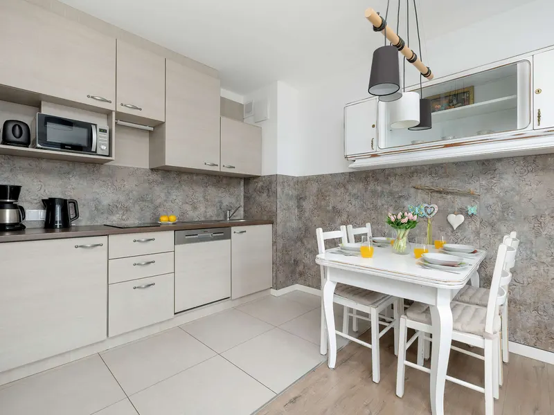 Słoneczny Apartament z Balkonem | Parking | 5 min do Plaży – zdjęcie 3