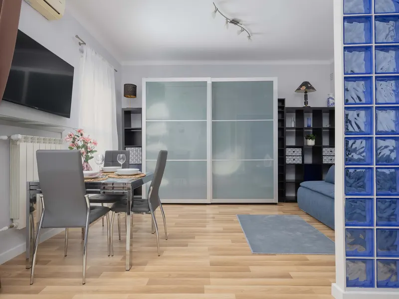 Bright Studio with Balcony | Air Conditioning | Close to PGE – photo 3