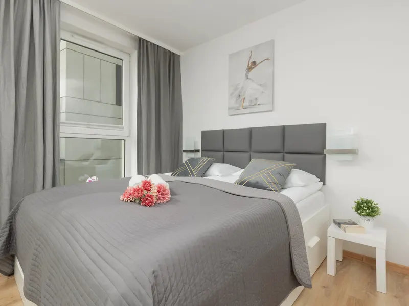 Sunny Apartment with Balcony | Parking in Garage – photo 2