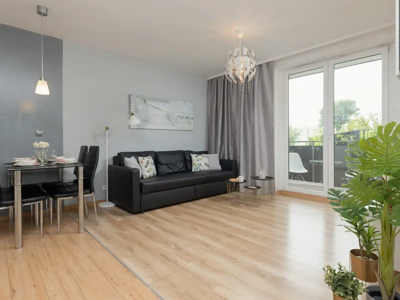 Sunny Apartment with Balcony | Parking in Garage – photo 1
