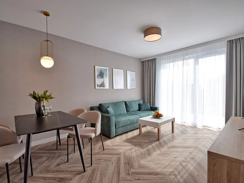 Komfortowy Apartament z Balkonem | Parking | Blisko Plaży – zdjęcie 2