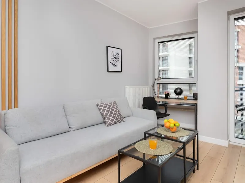 Modernes Studio im Zentrum | Balkon und Arbeitsraum – Foto 1