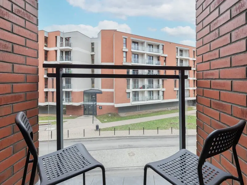 Modernes Studio im Zentrum | Balkon und Arbeitsraum – Foto 4