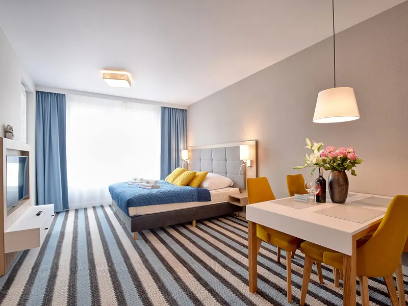 Komfortowe Studio Blisko Plaży | Balkon i Parking – zdjęcie 1