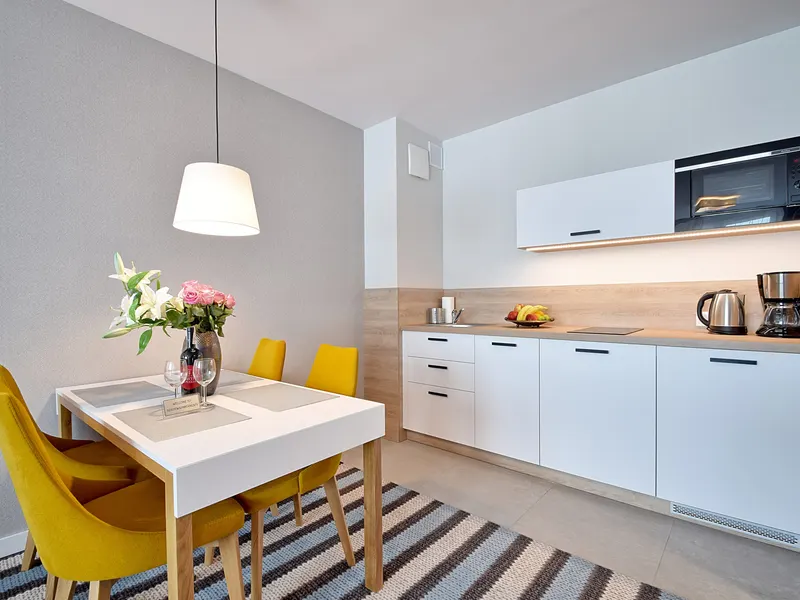 Komfortowe Studio Blisko Plaży | Balkon i Parking – zdjęcie 2