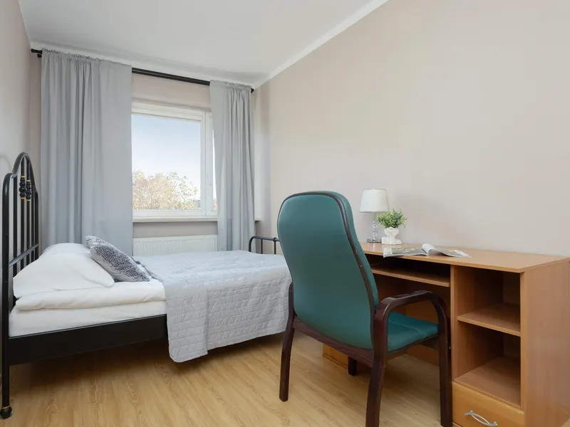 Rodzinny Apartament z Balkonem | 3 Sypialnie, Blisko Metra – zdjęcie 1