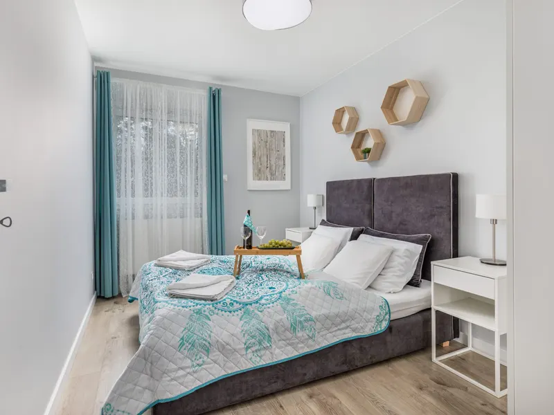 Stylowy Apartament z Balkonem | Blisko Plaży, Prywatny Parking – zdjęcie 2