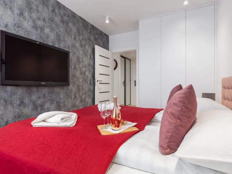 Stylish Apartment with Balcony | Pool, Spa and Parking – photo 3