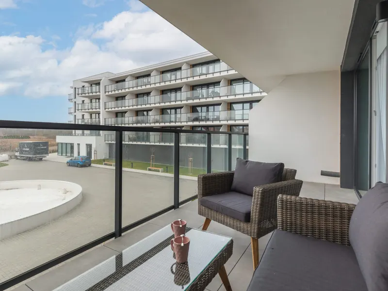 Stylish Apartment with Balcony | Pool, Spa and Parking – photo 4