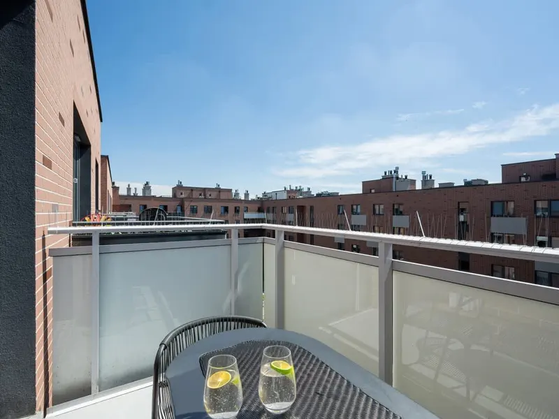 Przestronny Apartament z Balkonem | Parking | Blisko Parku – zdjęcie 5
