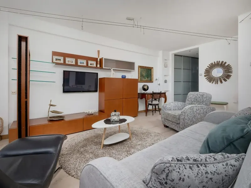 Bright Apartment with a Balcony | A Place to Work – photo 4
