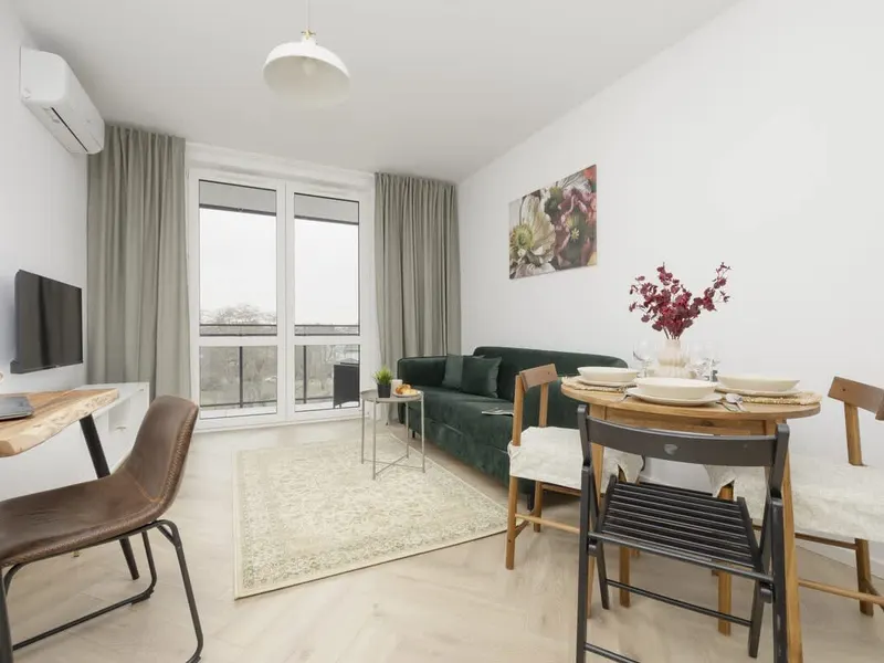 Charming Apartment with Balcony | Close to Chopin Airport – photo 4