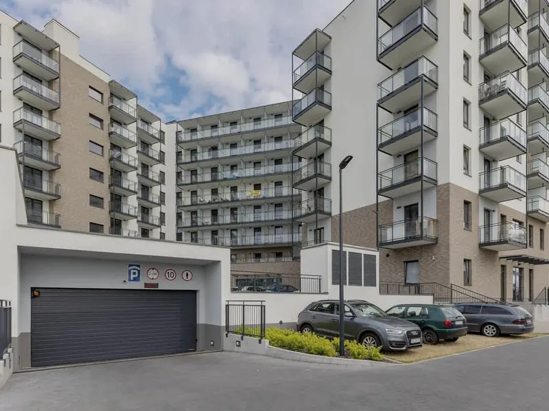 Charming Apartment with Balcony | Close to Chopin Airport – photo 5