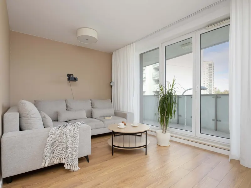 Przestronny Apartament | Balkon, Parking, Blisko Metra – zdjęcie 1