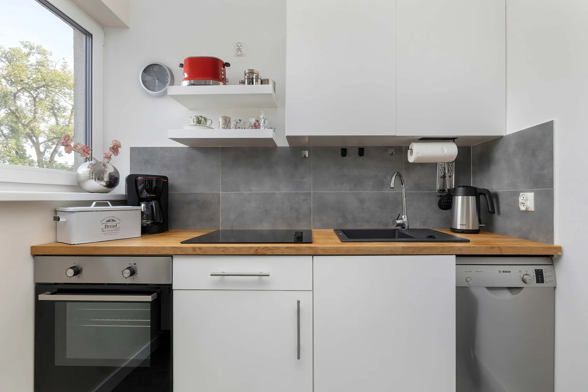 Fully equipped modern kitchen with everything you need to cook meals.