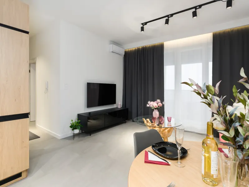 Elegancki Apartament z Balkonem | Parking w Garażu & Klimatyzacja – zdjęcie 2